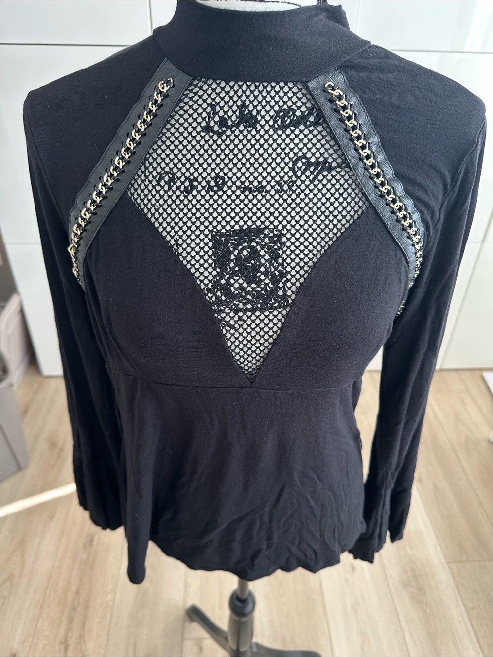VENUS SEXY. Black Long-Sleeve Mesh Inset Women's Top SIZE LARGE